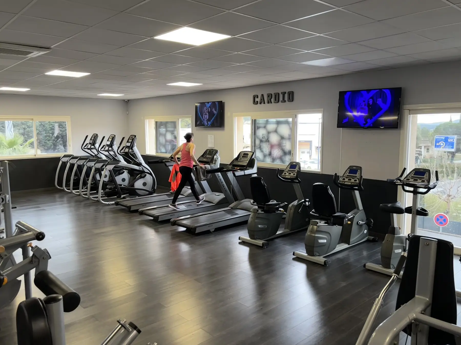 Espace cardio de SP Fitness équipé de tapis de course